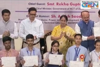 Delhi CM Rekha Gupta, CBSE Toppers 2025, Delhi Govt Schools, CBSE Results, Tablet Distribution, Delhi Education Reforms, CBSE Class 10, CBSE Class 12, Smart Classrooms, CM Shri Schools