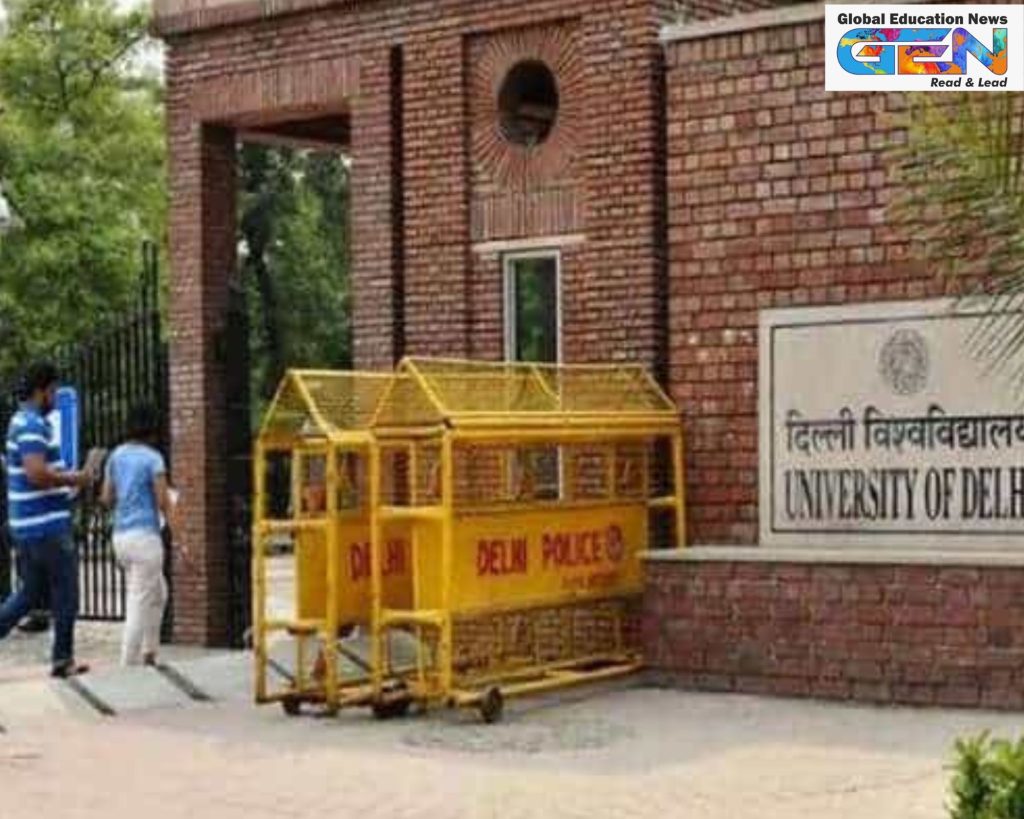 Delhi University UG admissions 2025, BCom Hons applications, SRCC top college, CUET 2025, CSAS portal, Delhi University colleges, humanities stream, commerce courses, 2.39 lakh applications, top DU programs