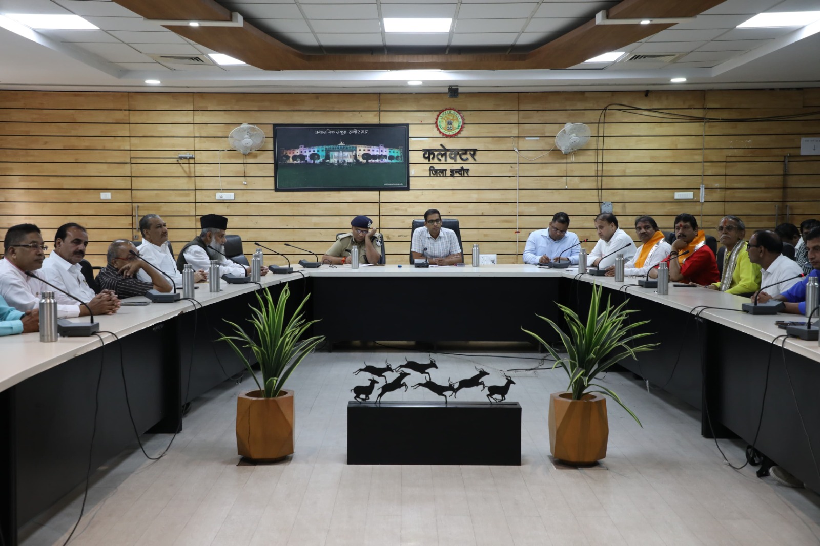 Indore DM order schools, vendor specific purchases ban India, school uniform rules India, NCERT books policy, private school regulation India, education affordability India, school book monopoly crackdown